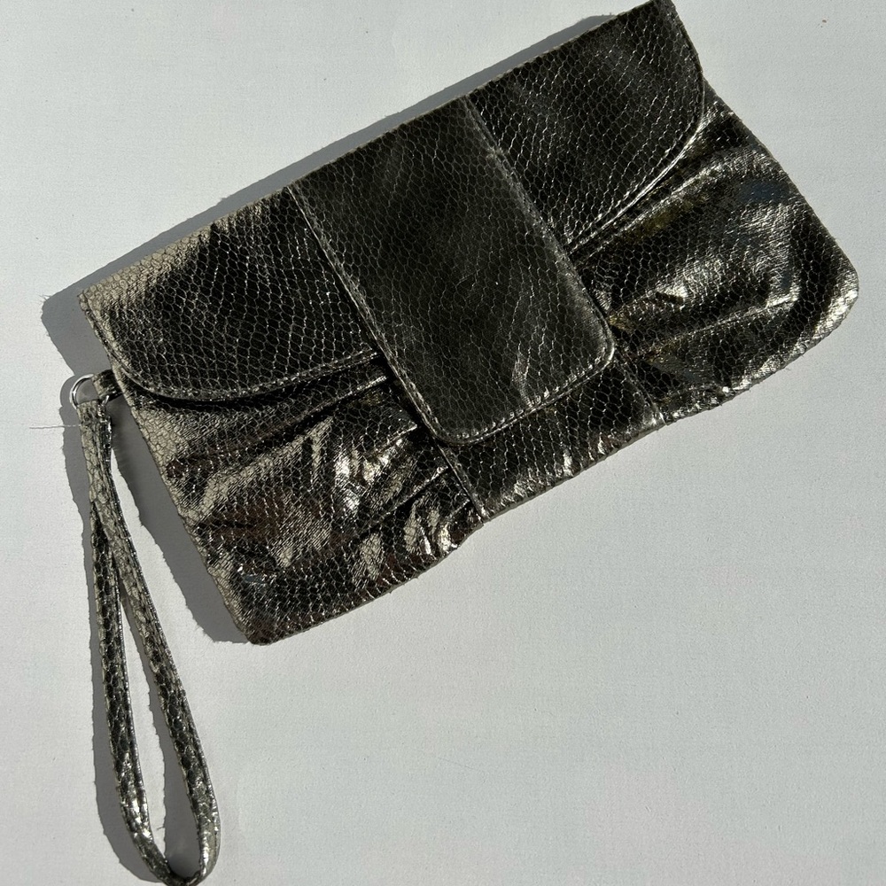 PROCLAIM golden/copper wristlet! Going out/dinner, it’s the perfect size